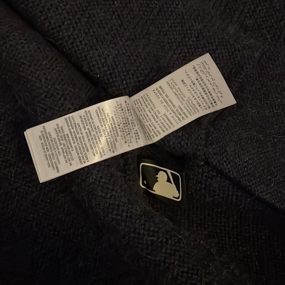 Gucci NY Yankee (MLB) Sweater Size M - Smoke & Pet Free - Picture 5 of 5